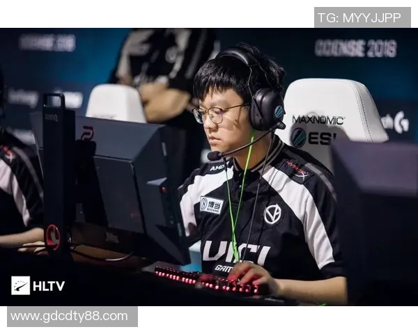 LNG在S15LOL中路突破的成功与失误分析与CSGO战术的对比探讨